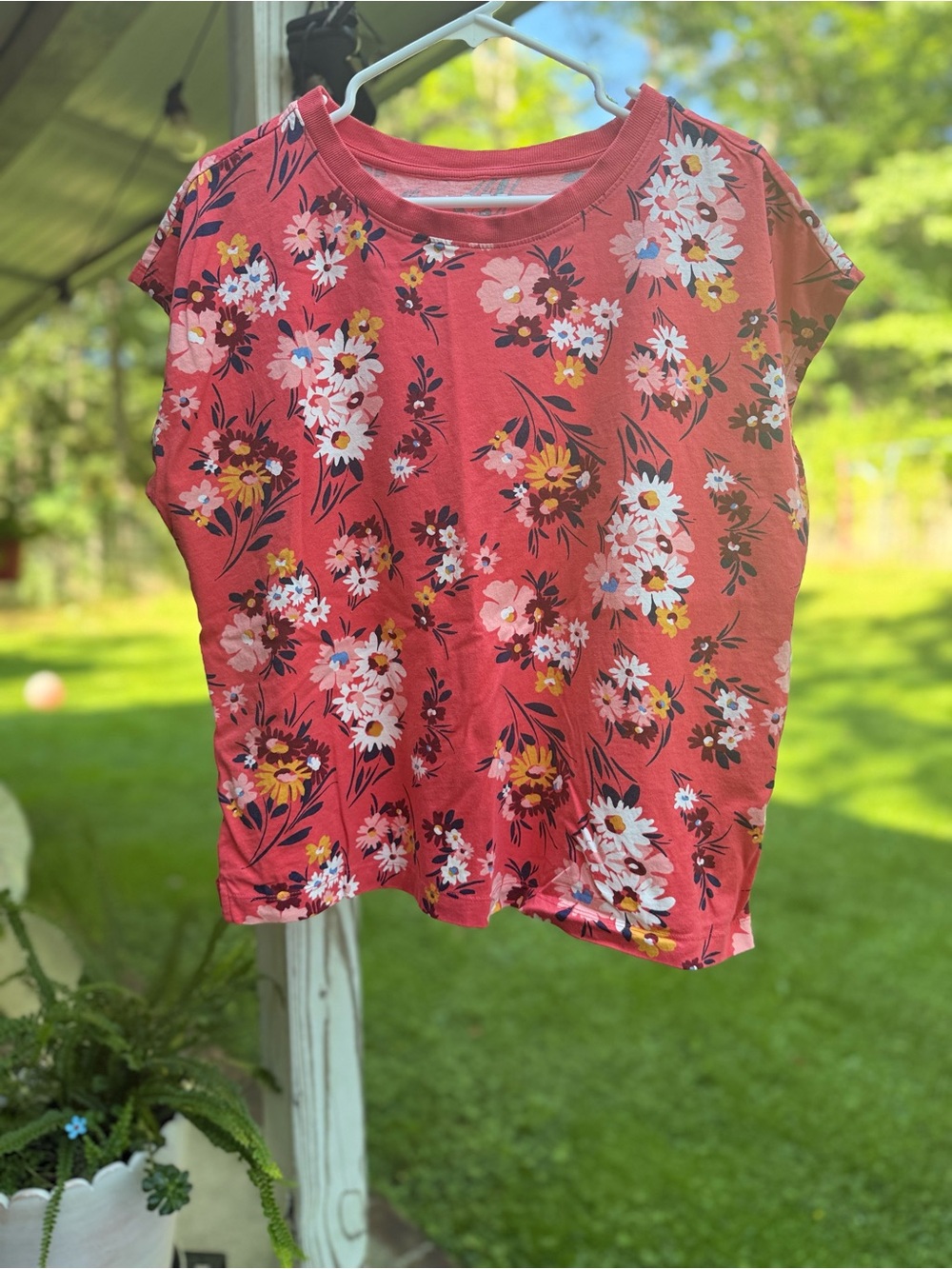 LOFT Coral Floral Crop Top